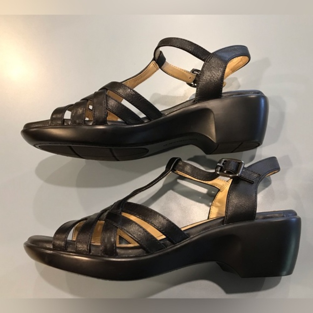 Michelle D black sandal